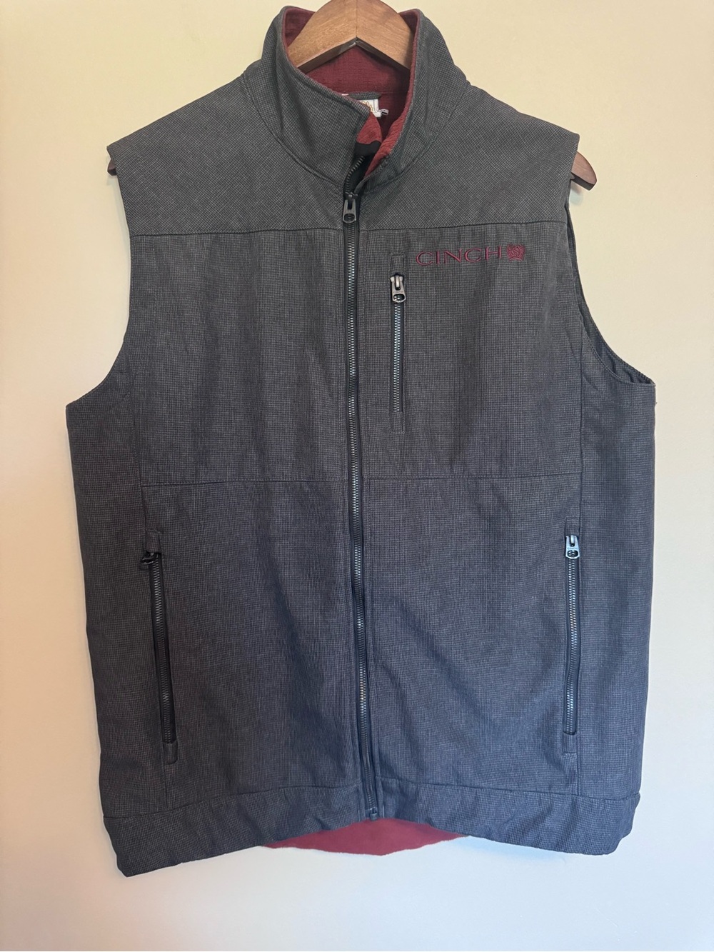 CINCH Men’s Textured Bonded Vest with Red Brick Lining